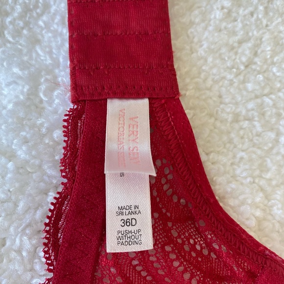 Victoria’s Secret Lace Bra 36D ❤️❤️ - Picture 4 of 4